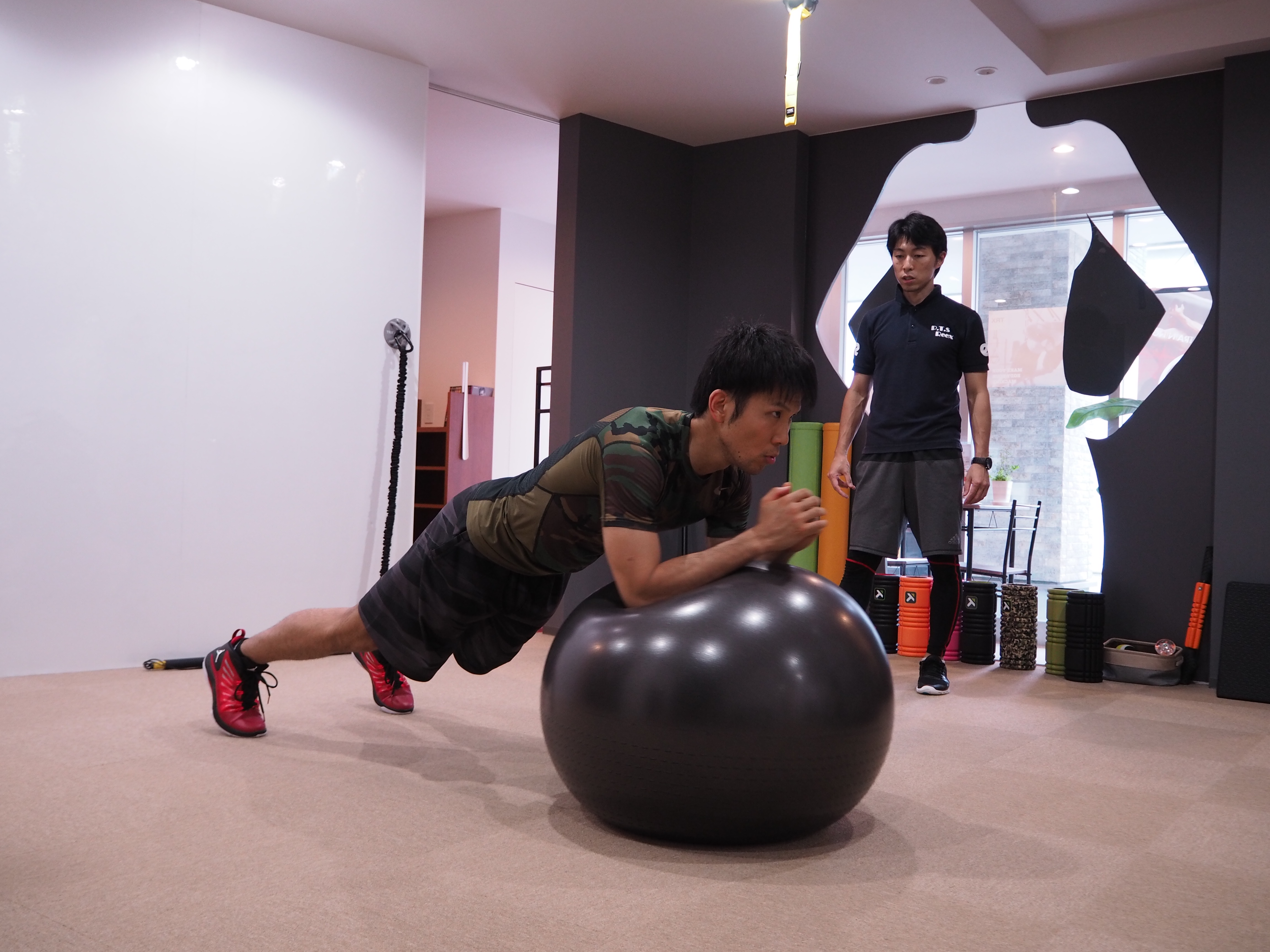 動きのある体幹トレーニング【動画】　～バランスボール～